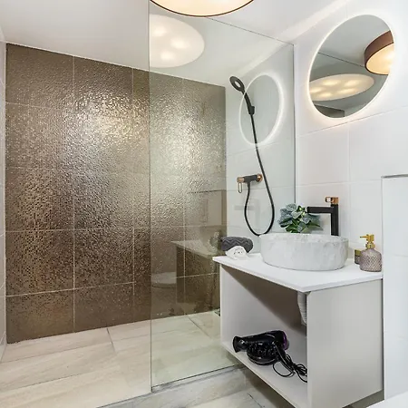 Real Museum Ii Apartament *